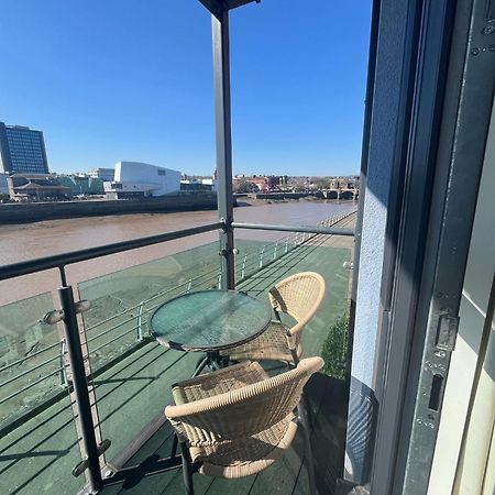 Luxury Riverside 2 Bedroomed Apartment With Balcony Newport  Exterior photo